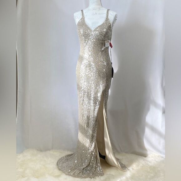 Mac Duggal Ieena Sequin V-Neck Gown size 2 - Picture 7 of 12